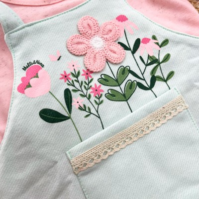 Conj. Blusa e Salopete com Flores - Rosa e Verde Agua